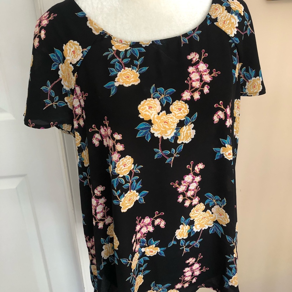 Cute floral shirt size XL